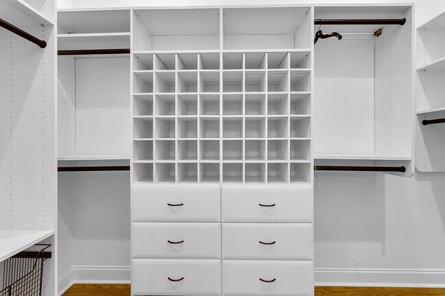 Building Photo - 3688 Maidstone Dr
