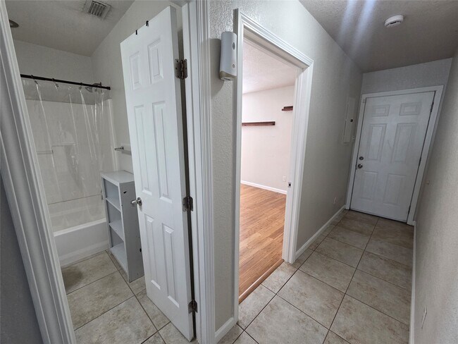 Building Photo - 5617 Avenue R 1/2