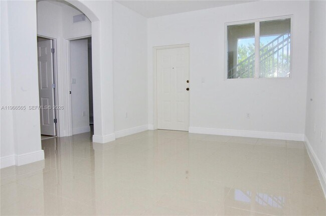 Building Photo - 2826 SE 16th Pl