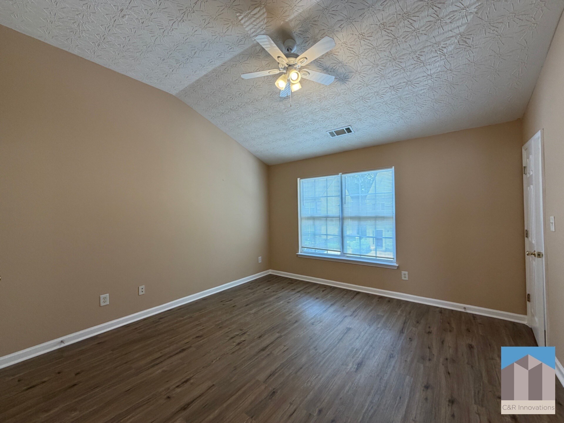 Building Photo - 644 Kenridge Dr