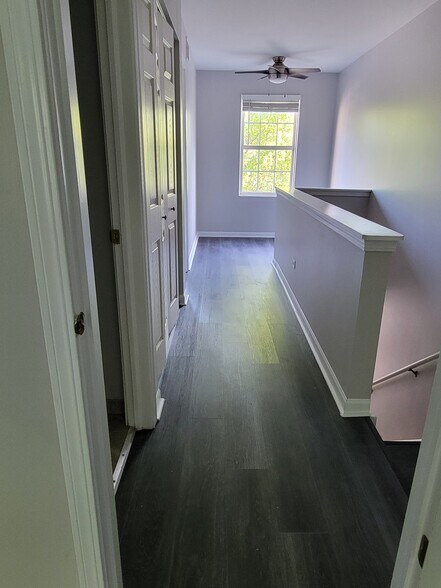 Building Photo - 4053 Oak Tree Ln