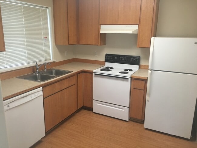 Primary Photo - 3 bedroom townhouse in Springfield