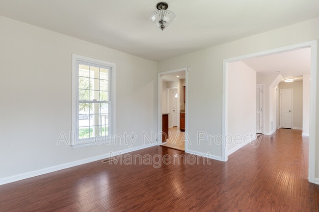 Building Photo - 7826 Fordson Rd