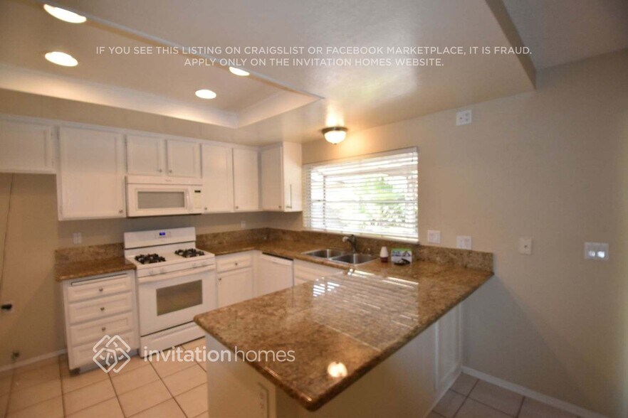 Building Photo - 12625 Softwind Dr