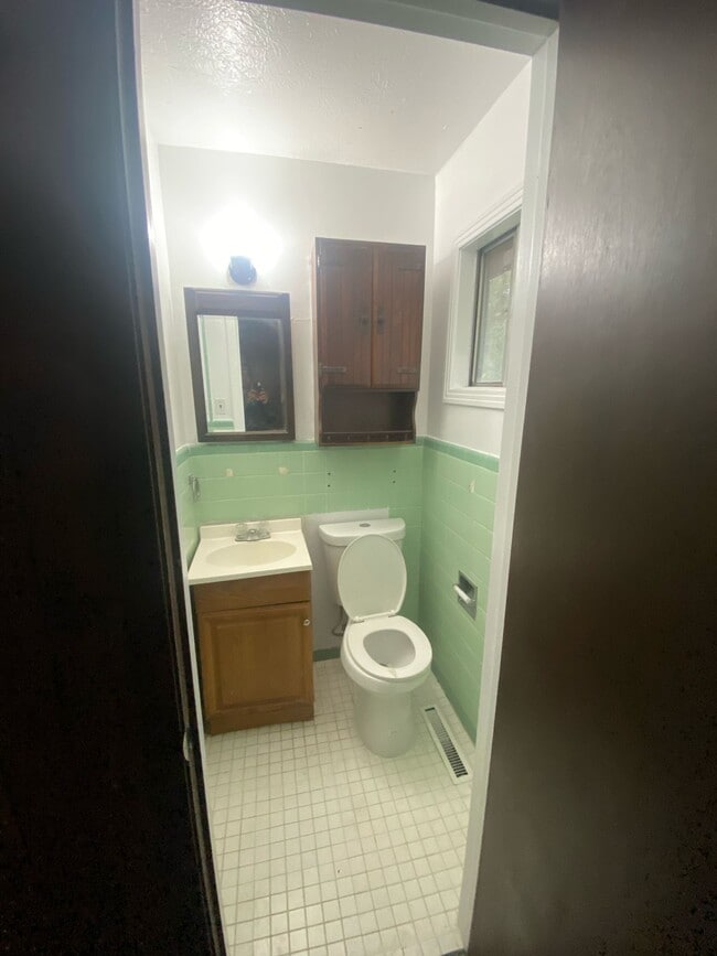 Building Photo - 843 Reaves St