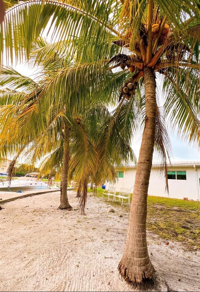 Building Photo - 12388 N Bayshore Dr