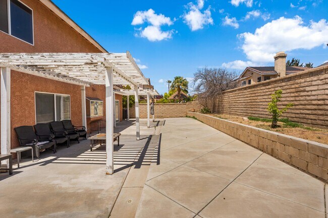 Building Photo - 45322 Pickford Ave