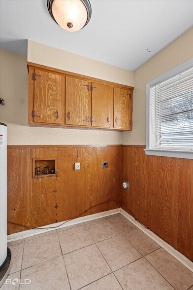 Building Photo - 2710 Higgins Dr