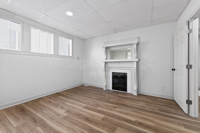 Building Photo - 604 Hart St
