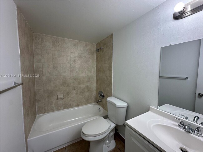 Building Photo - 1400 NE 56th St