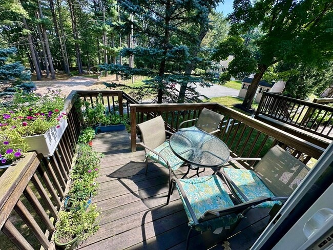 Primary Photo - 262 Littleton Rd