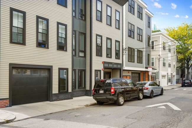 Building Photo - 205 W 8th St