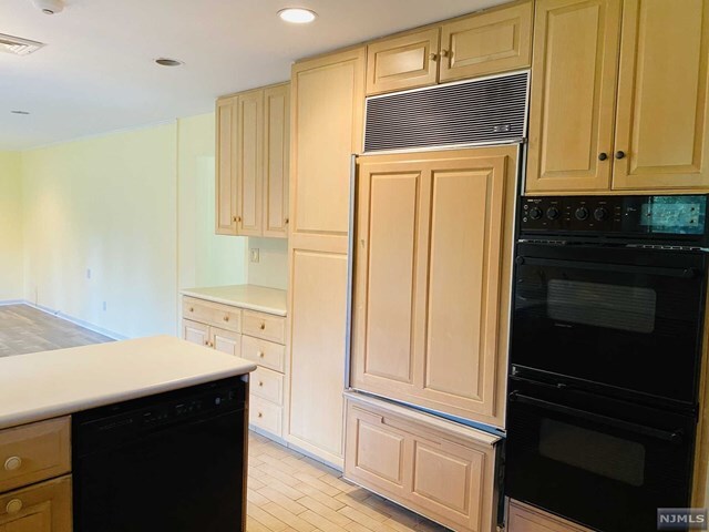 Building Photo - 255 Alpine Dr