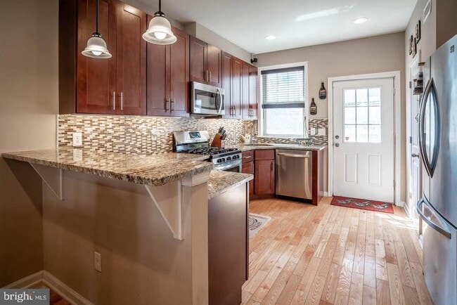 Building Photo - 1720 Annin St