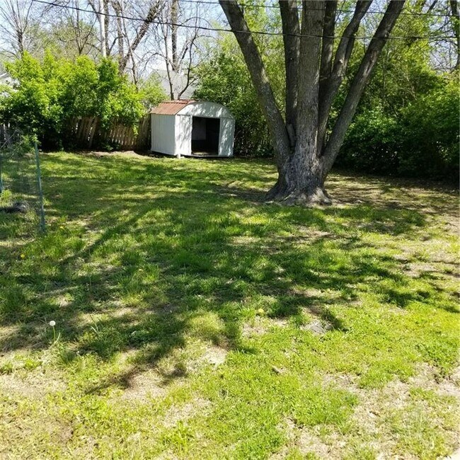 Building Photo - 424 W Poplar St
