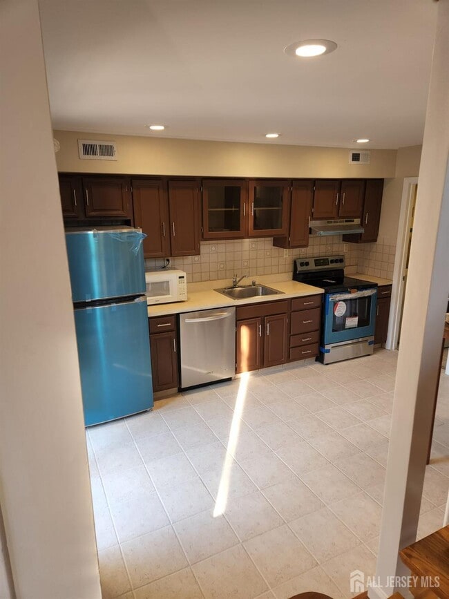 Building Photo - 295 Gemini Dr