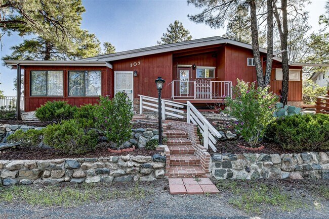Primary Photo - 2 Bed + possible 3rd, 2 Bath Home Close to...