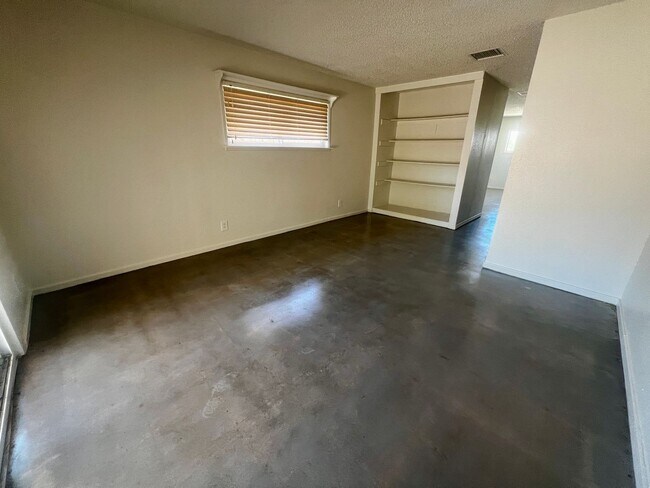 Building Photo - 56769 Joshua Dr