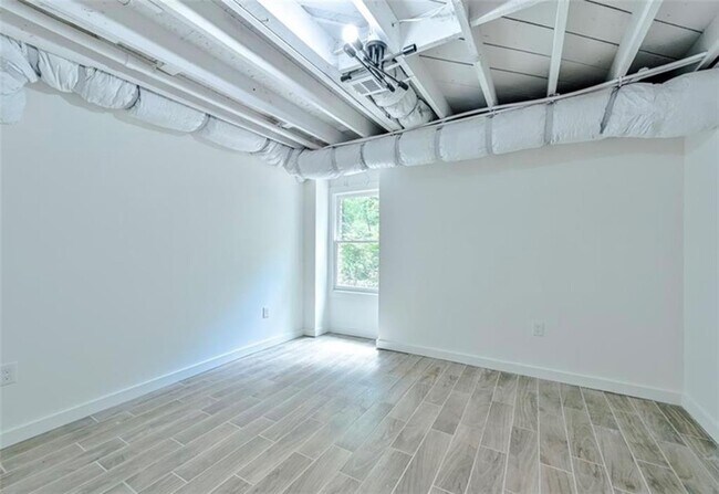Building Photo - 2218 Belvedere Ave SW