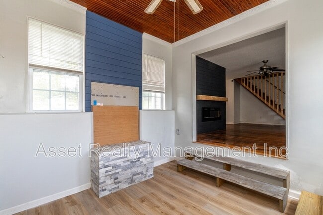 Building Photo - 817 Ridgeview Dr