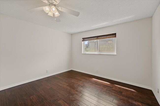 Building Photo - 719 Lori Dr