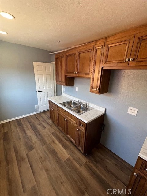 Building Photo - 2144 E Poppy St