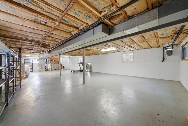 Building Photo - 3919 N Cumberland Ave