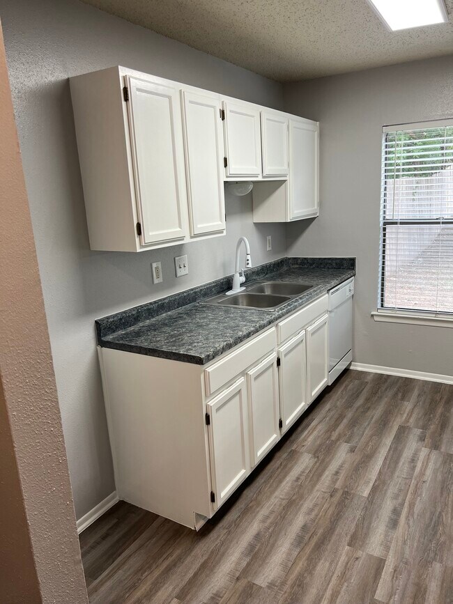 Building Photo - 9713 Village Briar