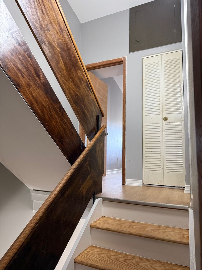 Building Photo - 3 Bed/1.5 Bath Condo for Rent!!