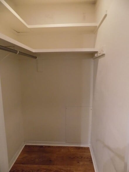 Building Photo - 506 Laura Ct