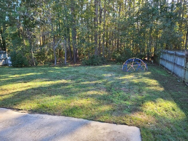 Building Photo - Conveniently located in a quiet cul-de-sac