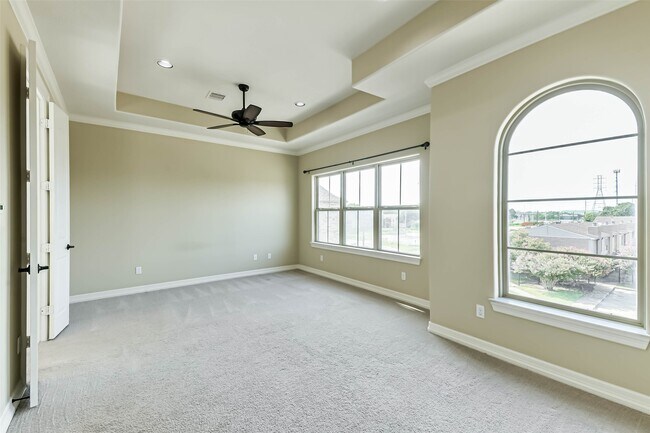 Building Photo - 11115 Olympia Dr