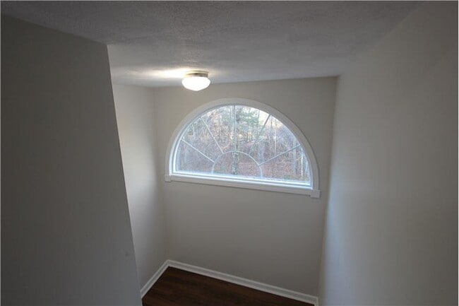 Building Photo - 70 Beach St