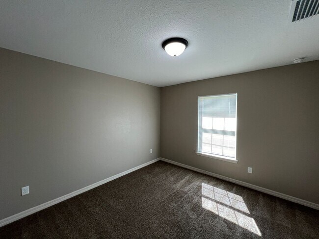 Building Photo - AMAZING 3 BD/2BA Home in Beautiful Ocala!!!