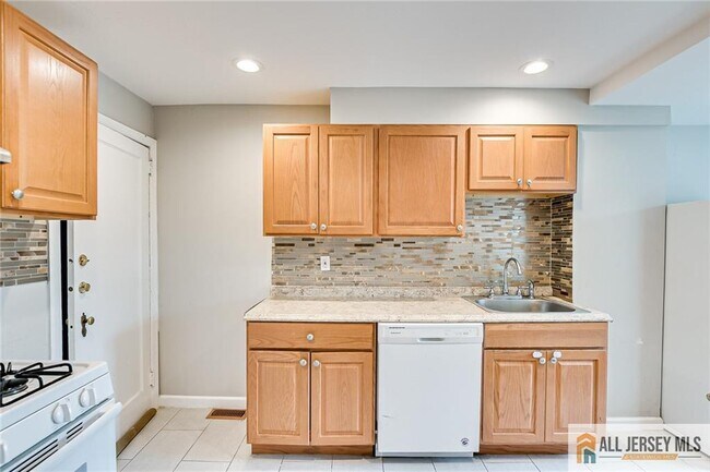 Building Photo - 120 MacArthur Dr