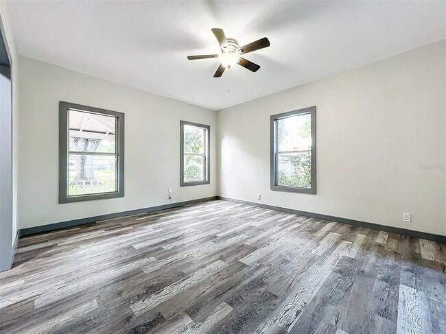 Building Photo - 210 15th St E