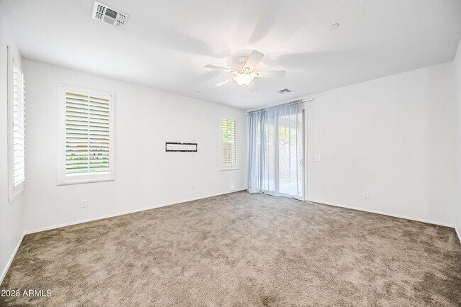 Building Photo - 2554 E Vermont Dr