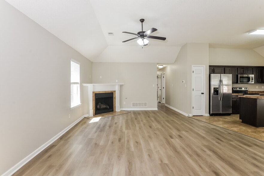 Building Photo - 9876 Southern Oak Way