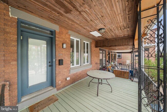Building Photo - 619 S 42nd St