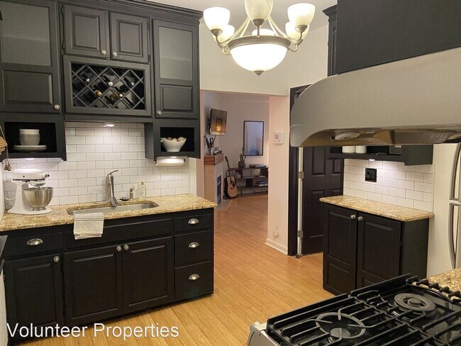 Building Photo - 3 br, 2 bath House - 401 Cleves St.