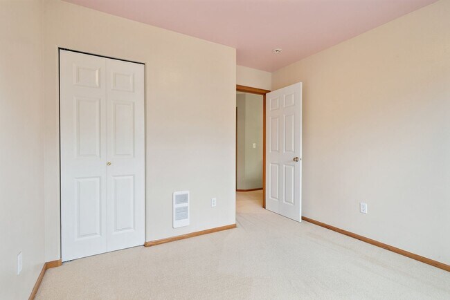 Building Photo - Detached Townhome in Kingston Meadows Community