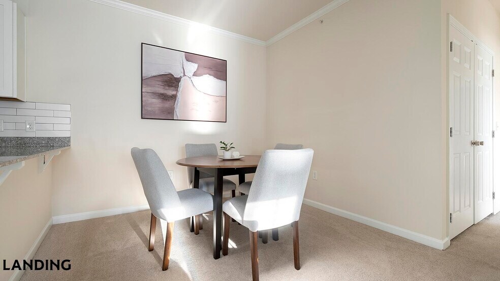 Building Photo - 9015 Kings Grant Dr