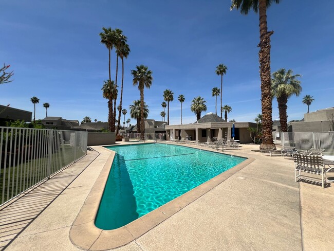 Building Photo - AVAILABLE NOW! 2 Bedroom / 2 Bathroom Cond...