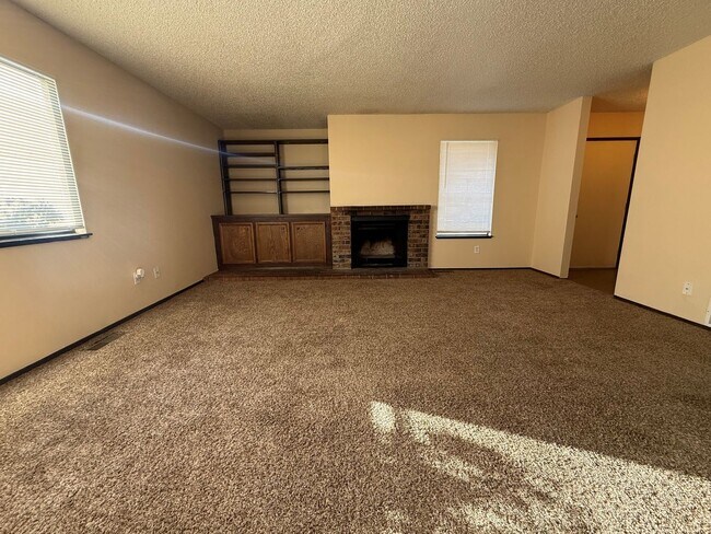 Building Photo - 925 Gellatly St