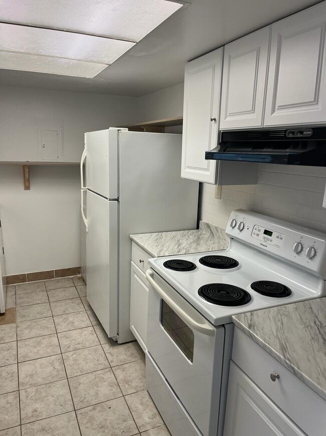 Building Photo - 2420 Lemon Tree Ln