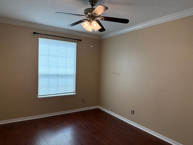 Building Photo - Gorgeous 5 bedrooms, 4 bath, 3 car garage single family home in Clermont