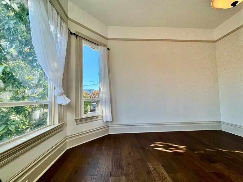 Building Photo - 1054 24th St