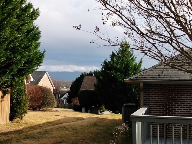 Building Photo - Maryville 37803 - COMING SOON! 3 bedroom, 2 bath, split floor plan home with a 2-car garage - Cal...