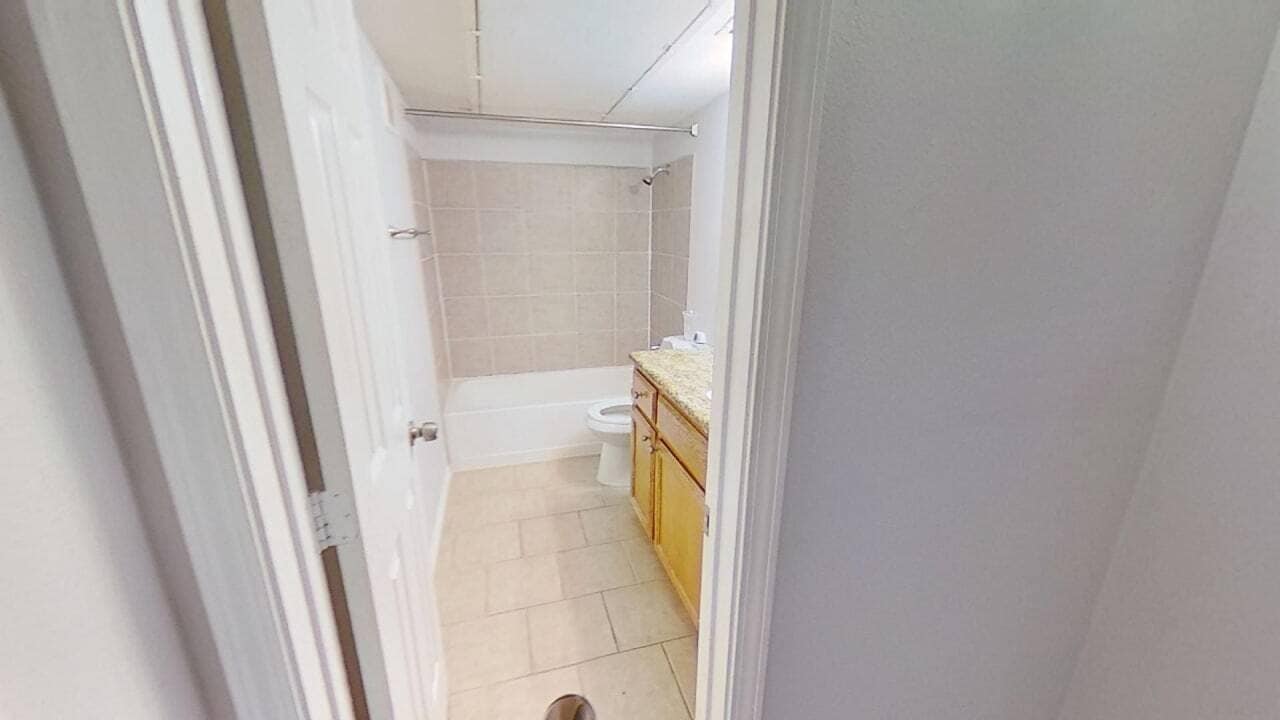 Building Photo - 10594 High Hollows Dr