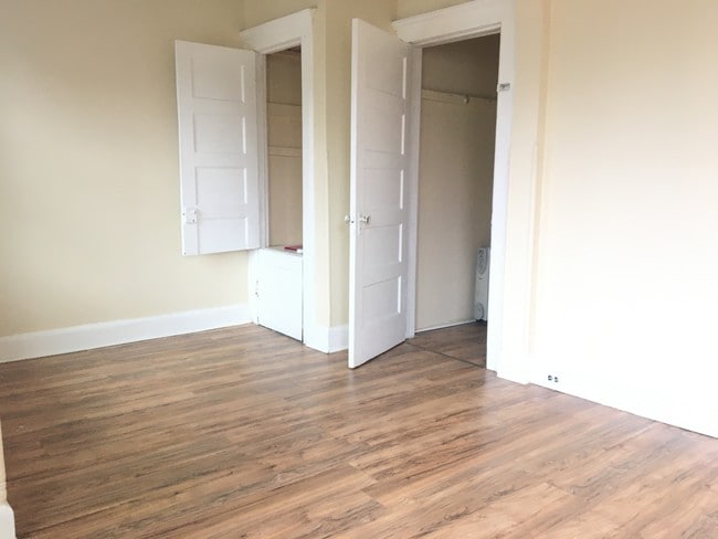 Building Photo - 164 Armstrong Ave